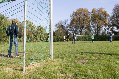 Fußball am Dorfplatz